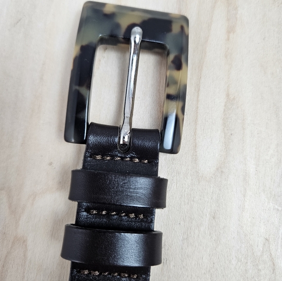Ann Taylor Black Leather Belt Tortoise Buckle Size M Made in Italy - Picture 4 of 8